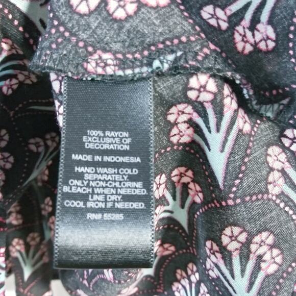 Express Black Floral Blouse Button Front Size Small - Picture 6 of 8